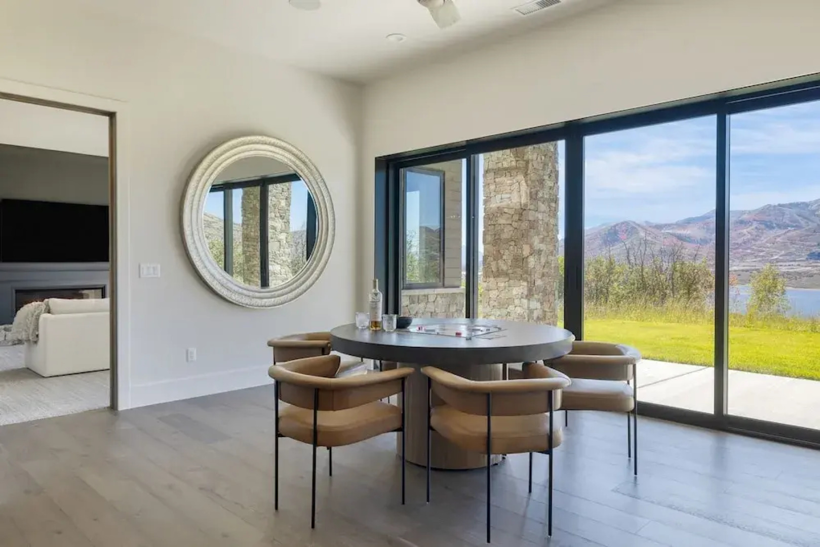 Reflection by Avantstay Sleeps 18 Lake Views Hot Tub Game Room