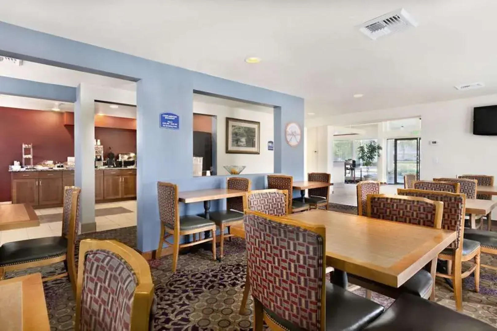 Howard Johnson Inn & Suites Tacoma Near McChord AFB