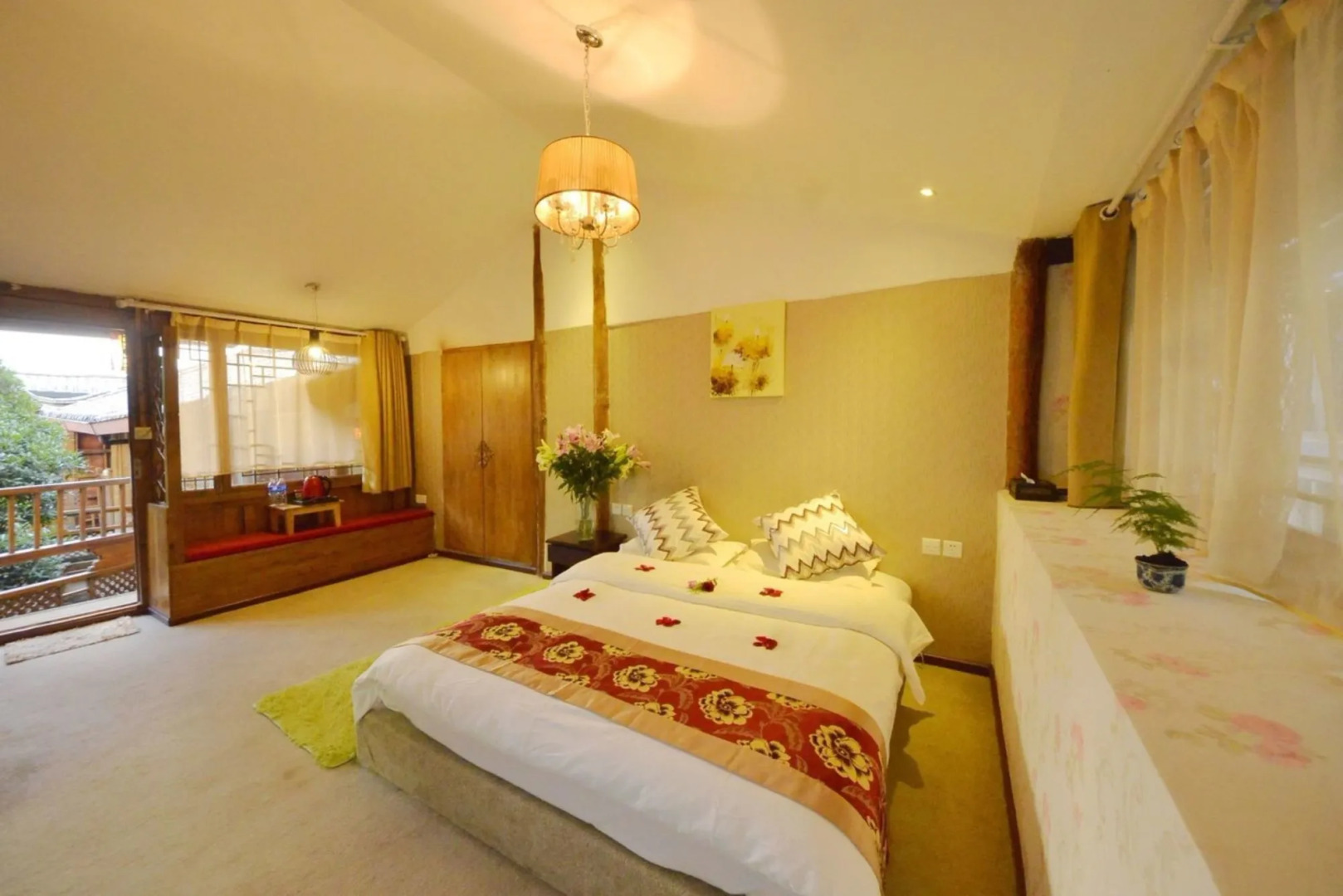 Lijiang Hua Qian Yue Xia Inn