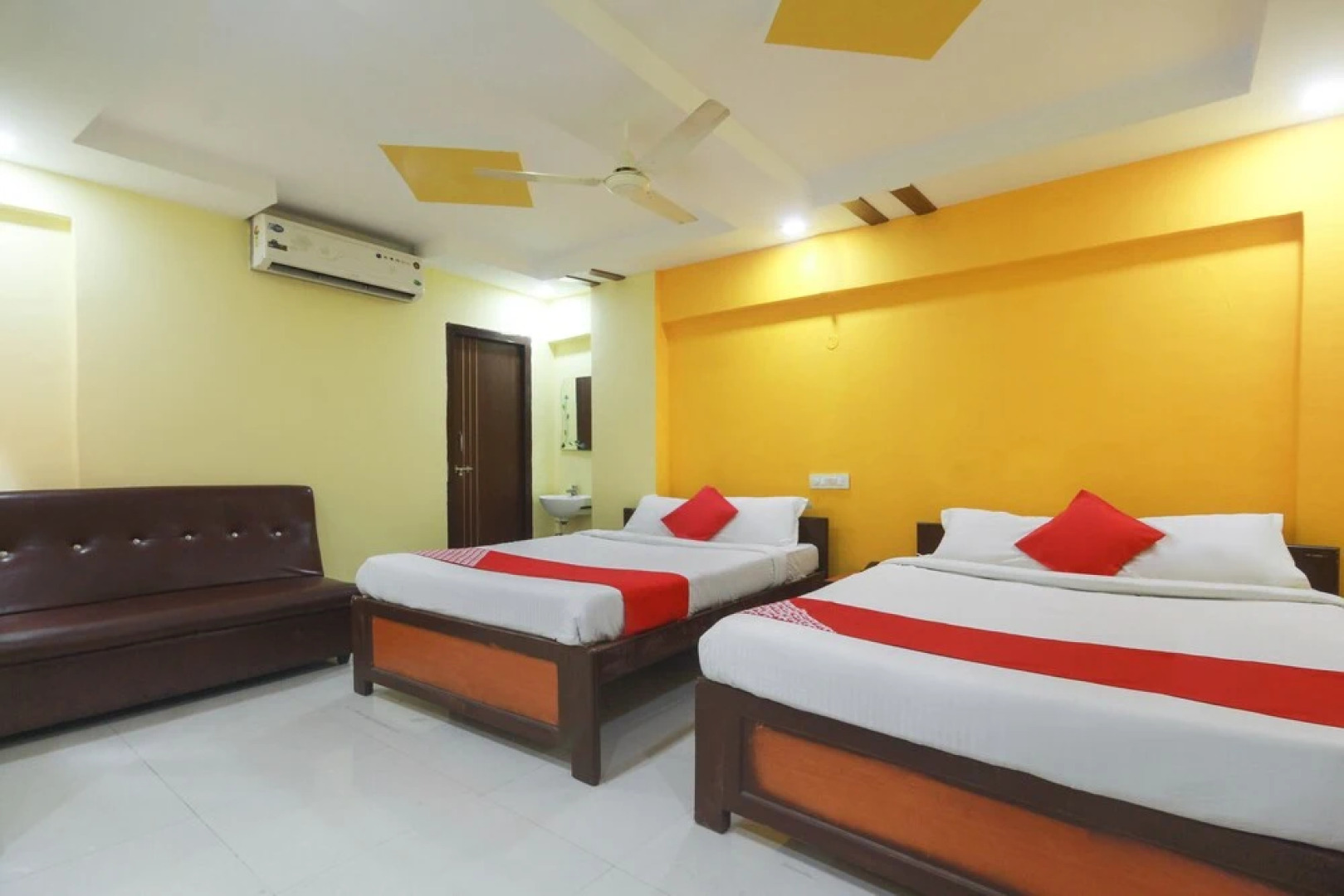 Hotel Cm Residency by OYO Rooms