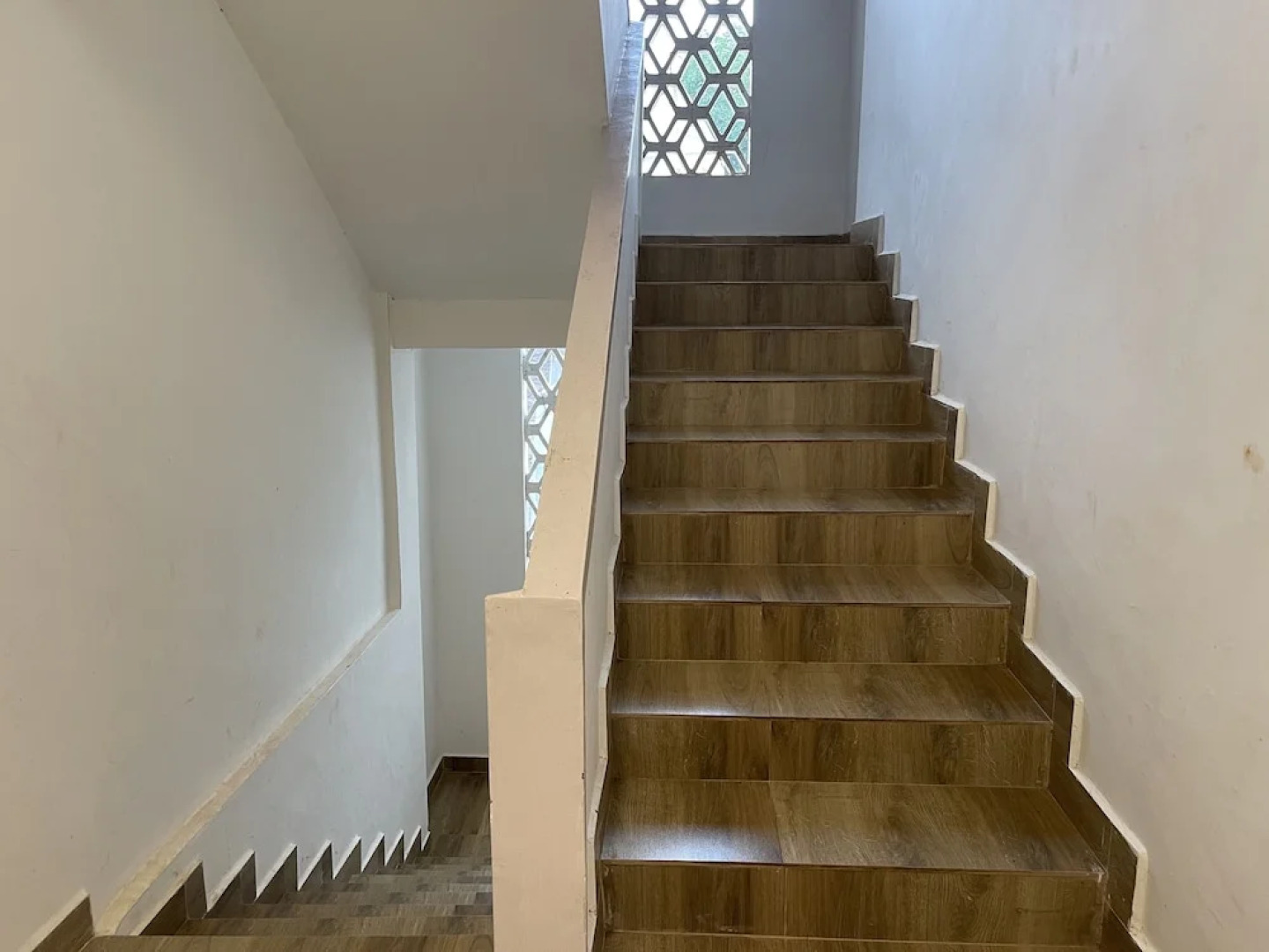 Salotel- near Mae De Deus Church