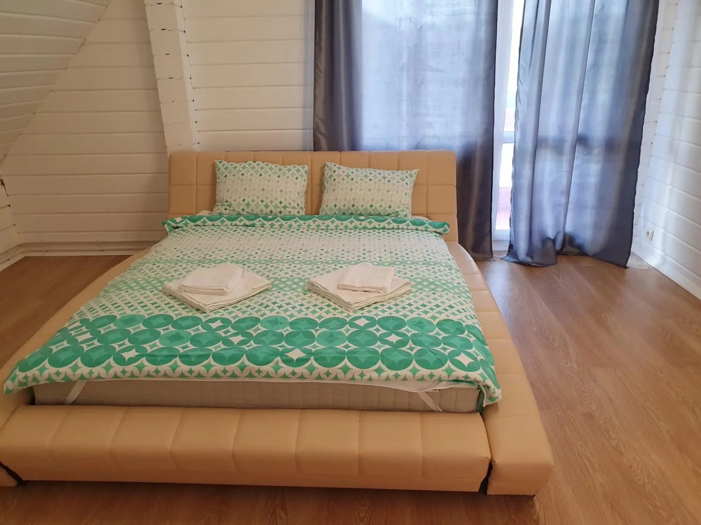 Ontario Village (Онтарио Вилладж)