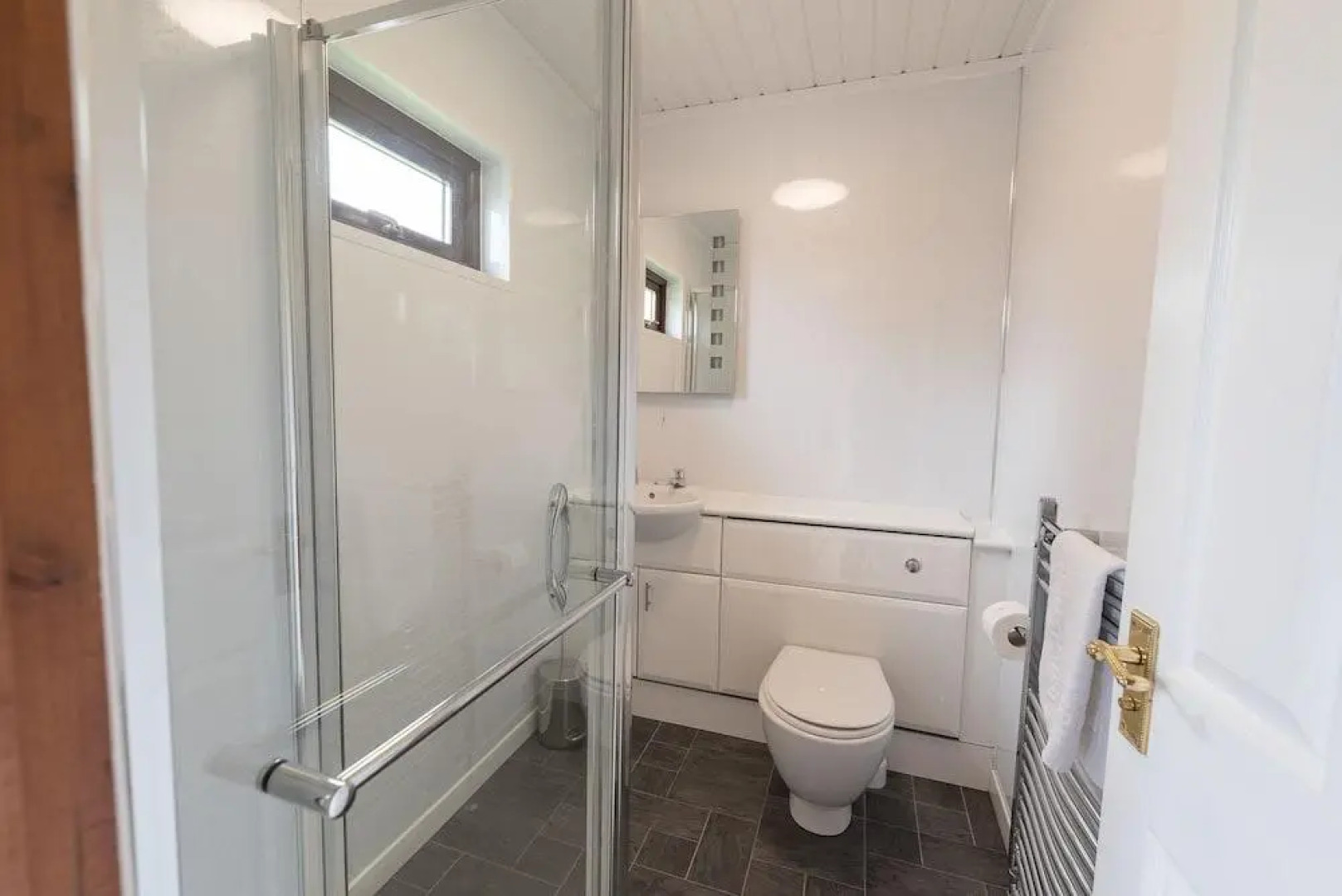 Conifer Lodge 8 With Hot Tub, Newton Stewart