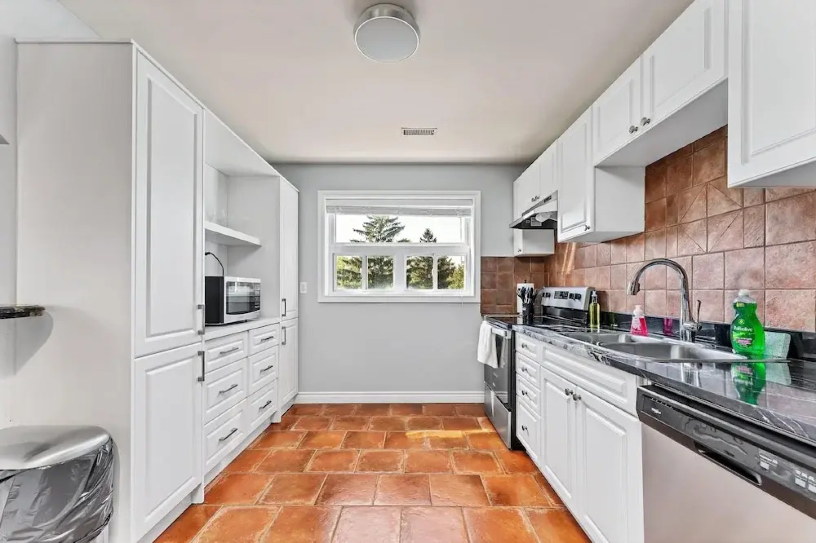 Private 2bdrm Unit With Ensuite Laundry - U5A