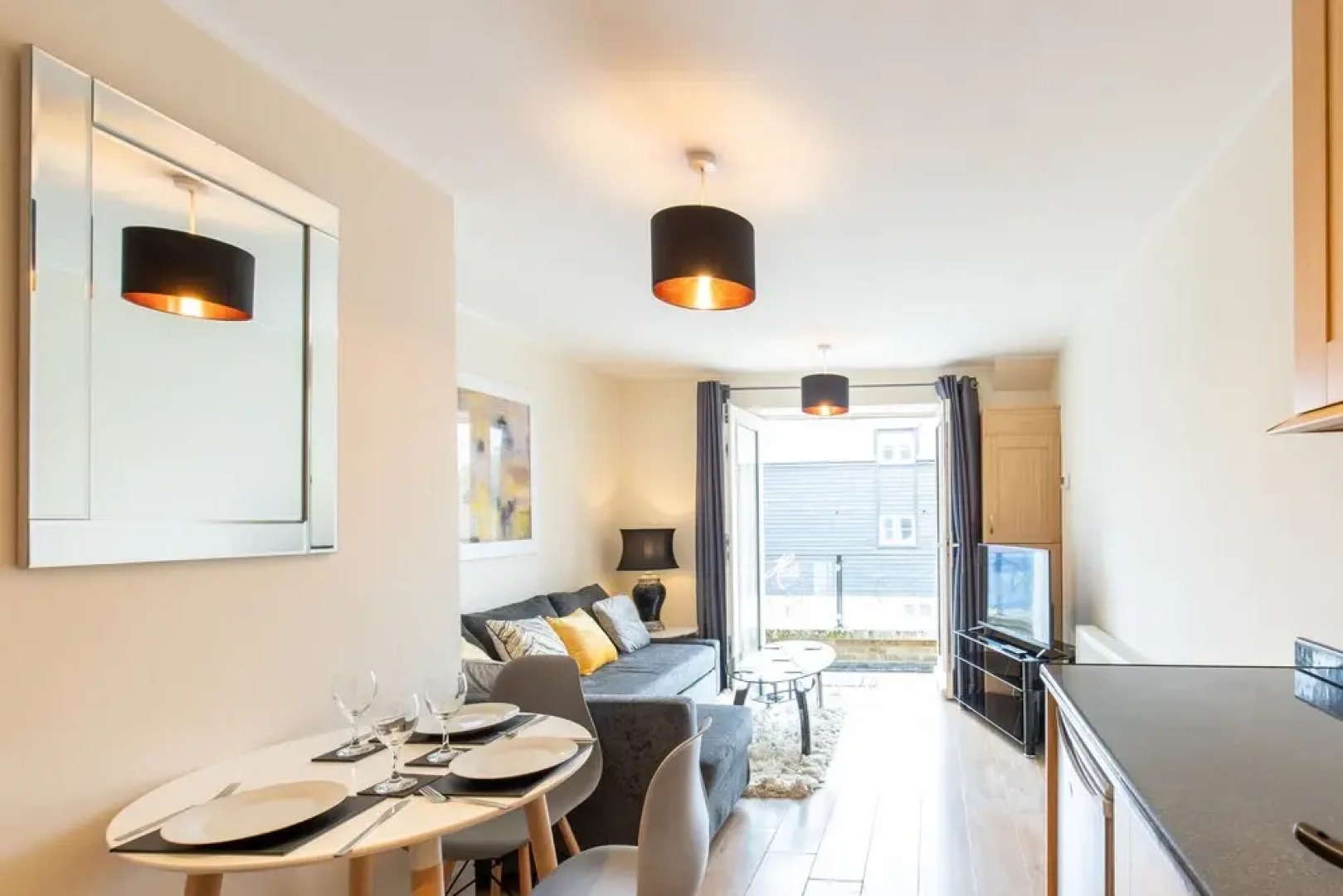 Velvet 1-bedroom Apartment With Balcony, Hoddesdon