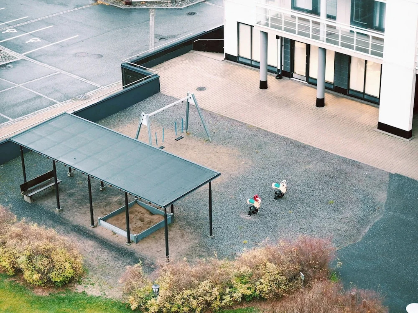 Modern 1BR Apt with Sauna, Balcony & Free Parking