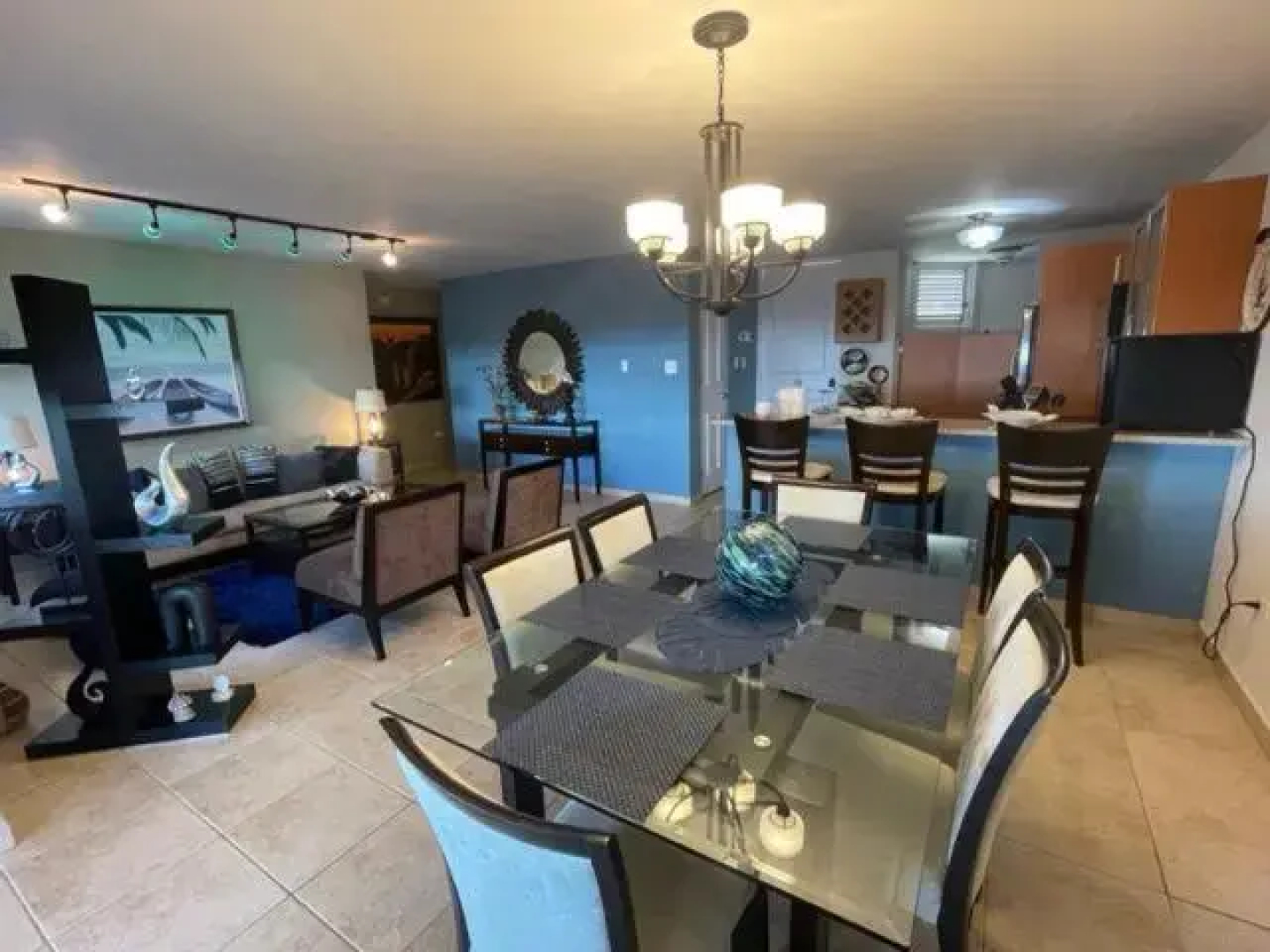 3 Bedroom Apt. close to main beaches/ attractions