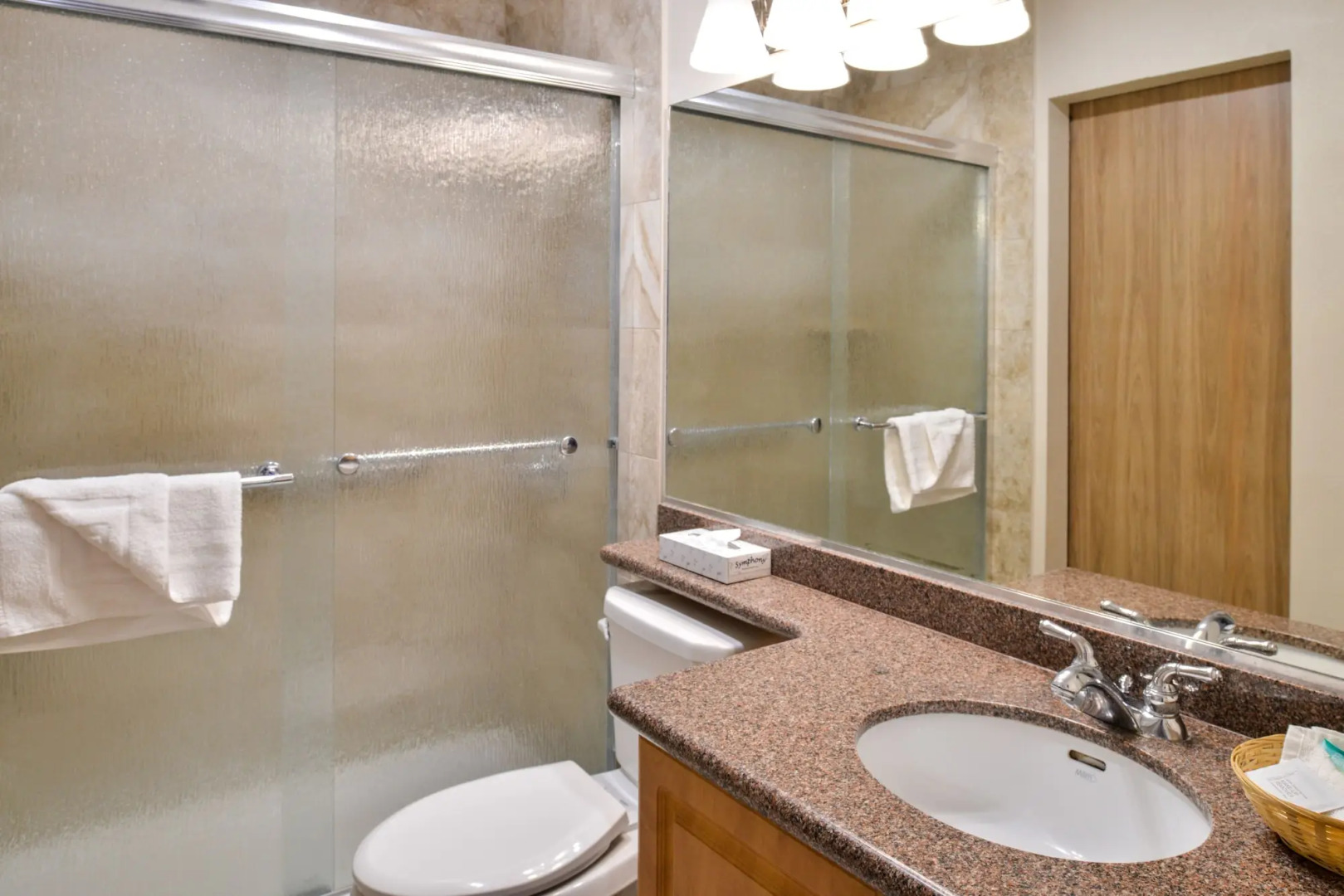 La Fuente Inn & Suites