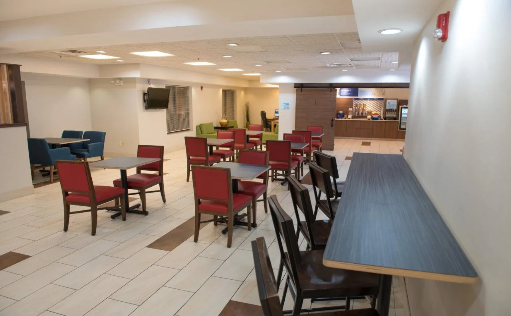 Holiday Inn Express & Suites Elkhart by IHG