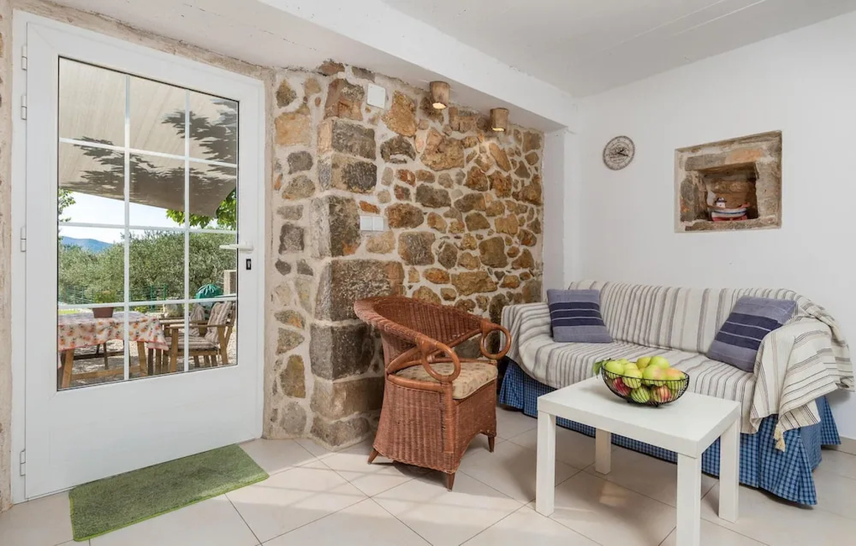 Beautiful Home in Brzac With Wifi and 2 Bedrooms