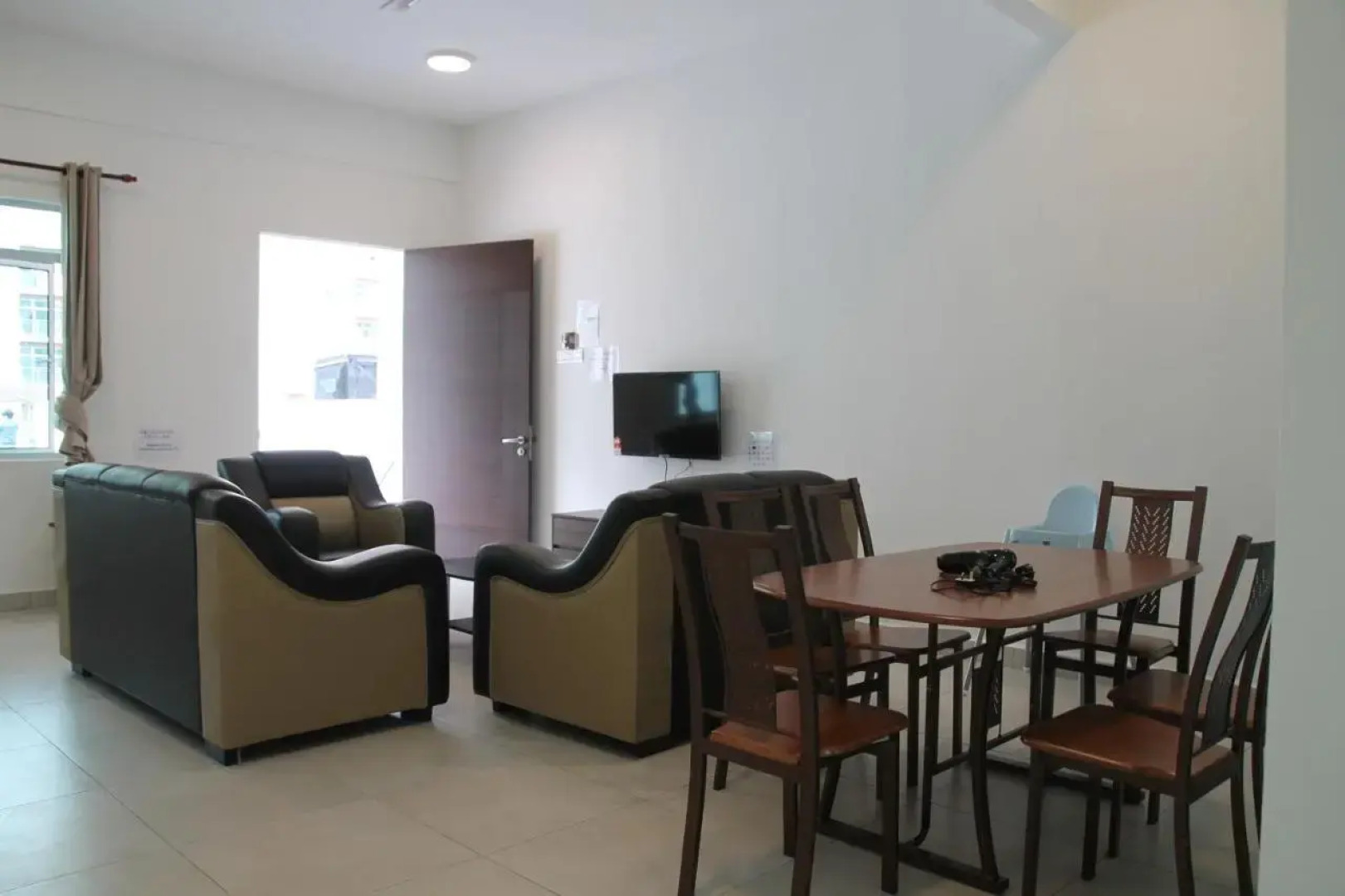Bricks Terrace House 4R 3BR (Near to Night Market)