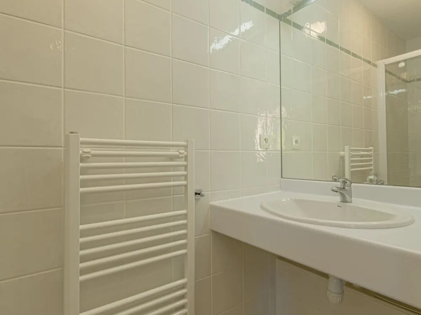 Modern Villa in Saumane-de-Vaucluse with Swimming Pool