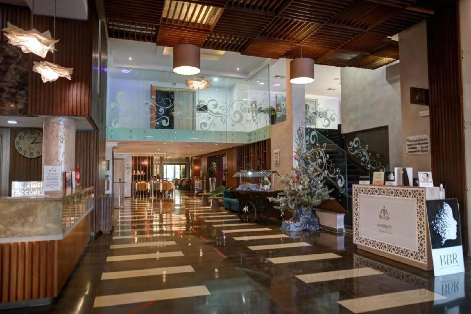 Hôtel Lac Léman, LES BERGES DU LAC