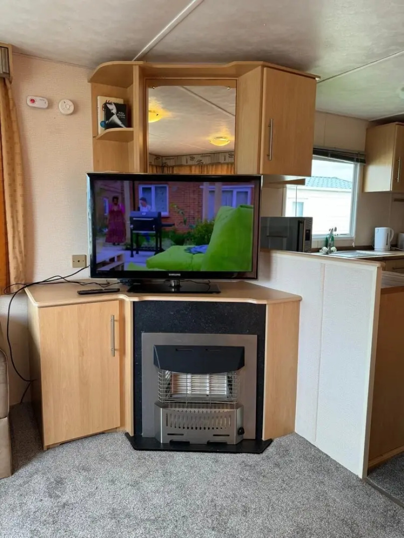 3-bed Carvan, Sleeps 6, Pets & Parking
