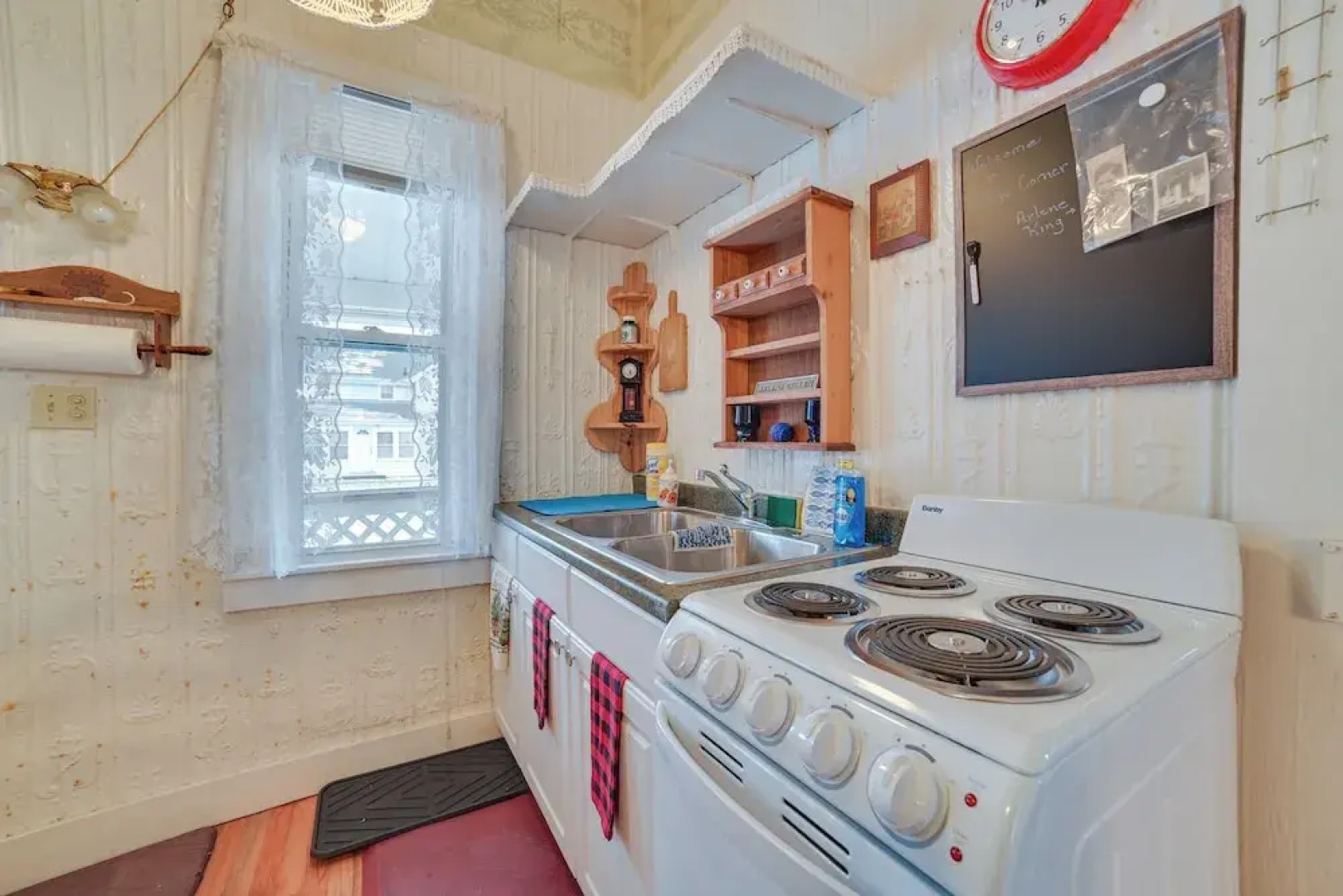 Historic Houghton Lake Getaway Near Shoreline