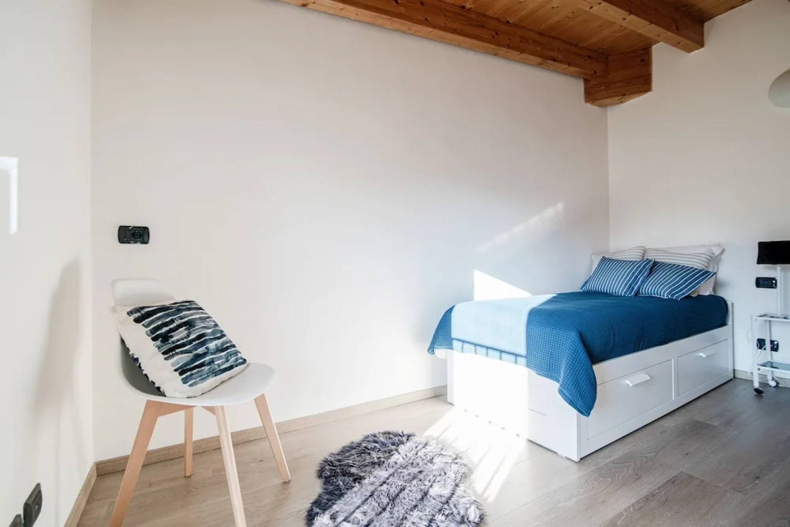 MyHomeInComo -  White Attic