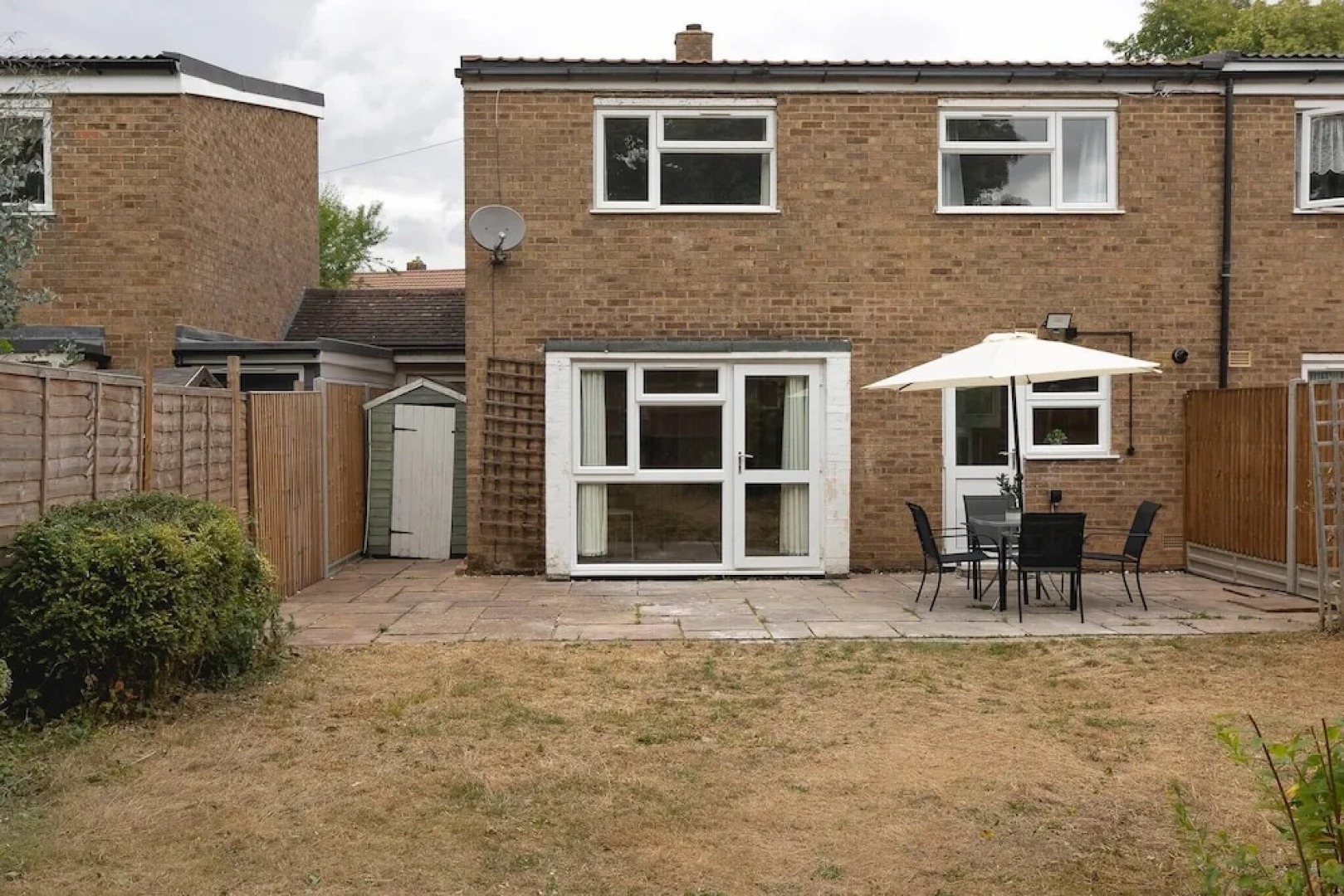 Skyvillion - Lush 2 Bed Hydean Way House & Garden