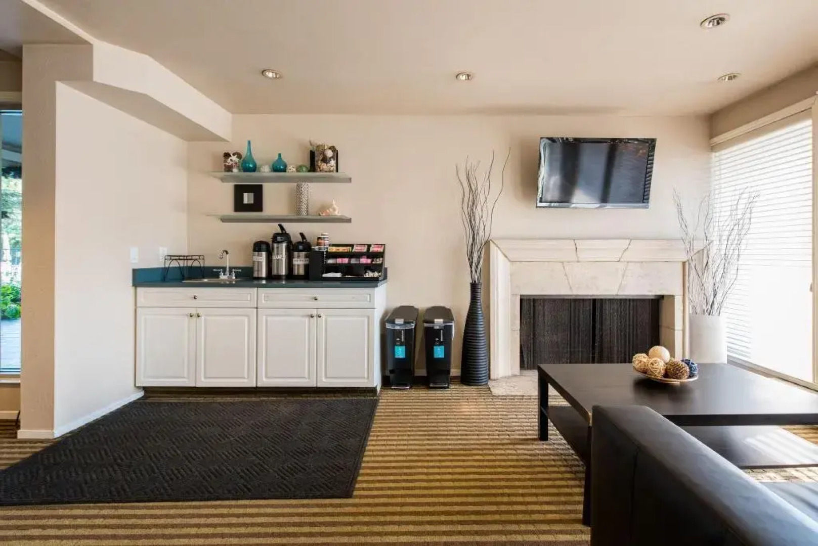 Coral Reef Inn & Suites