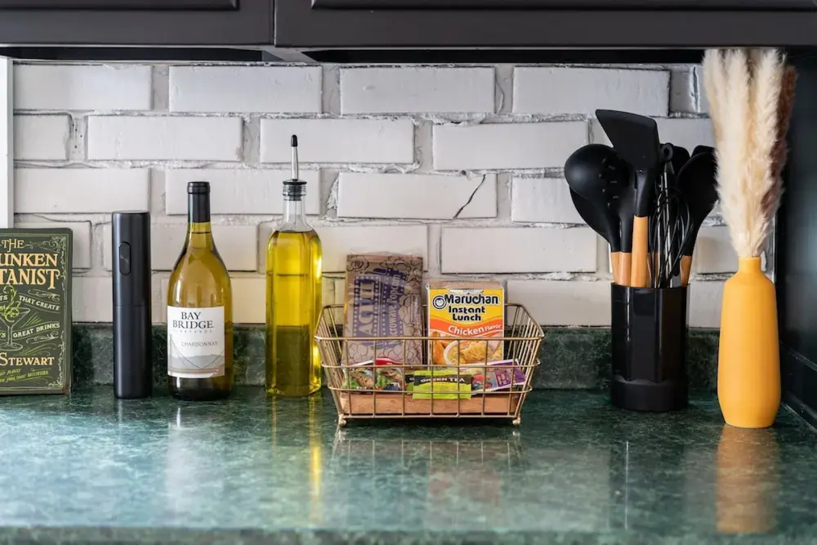 Prime Location Top Rated Clean Parking Free