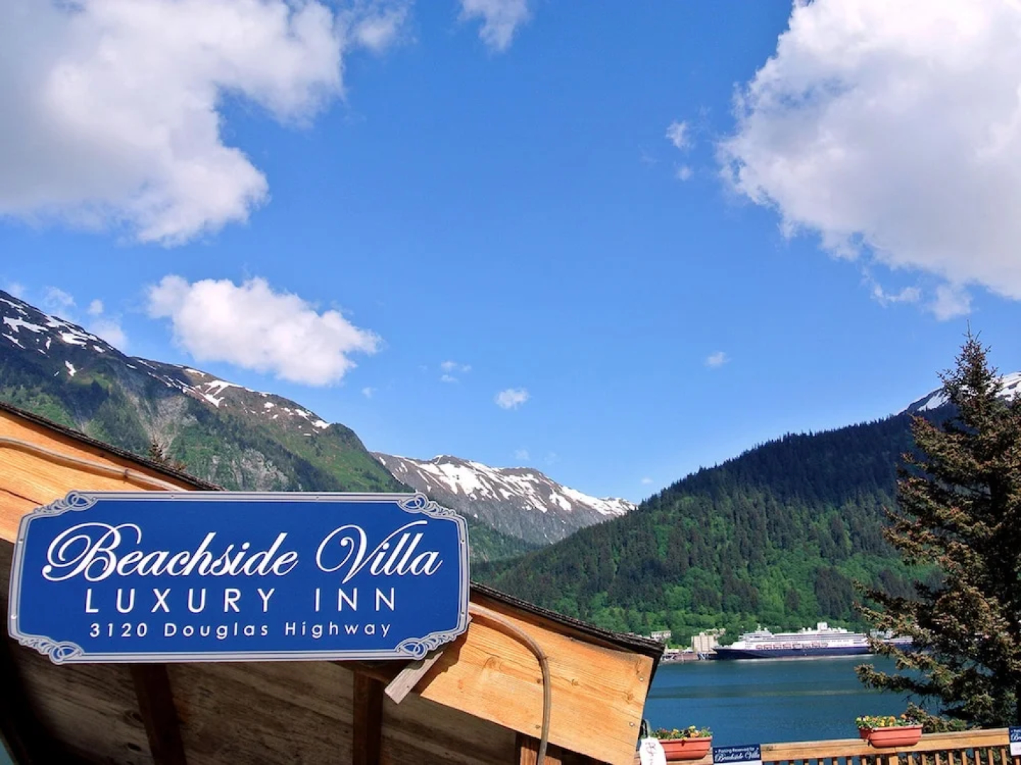 Beachside Villa Suites and Vacation Rentals