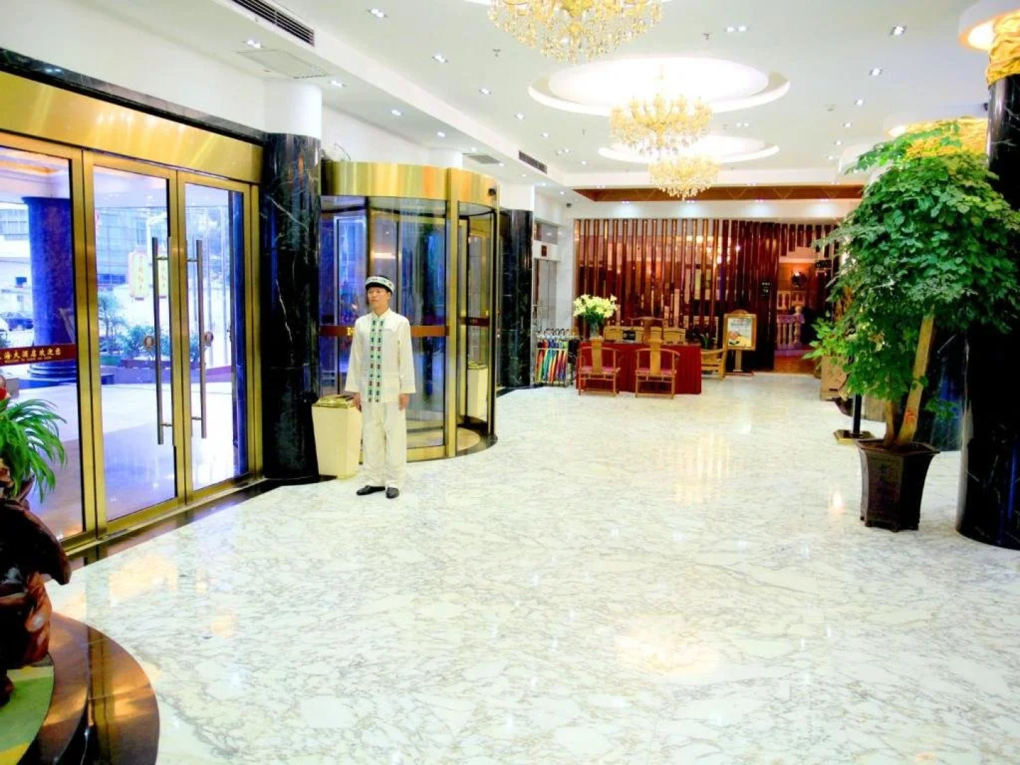 Dongxing Donghai Hotel