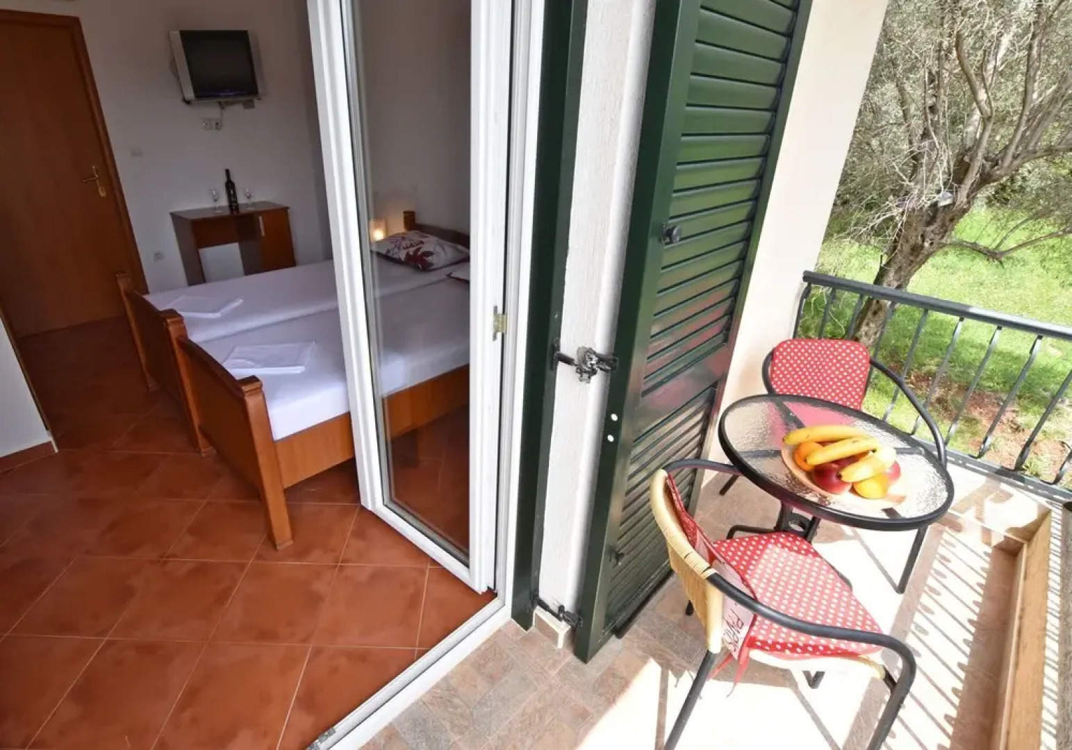 Apartments and Rooms Iva