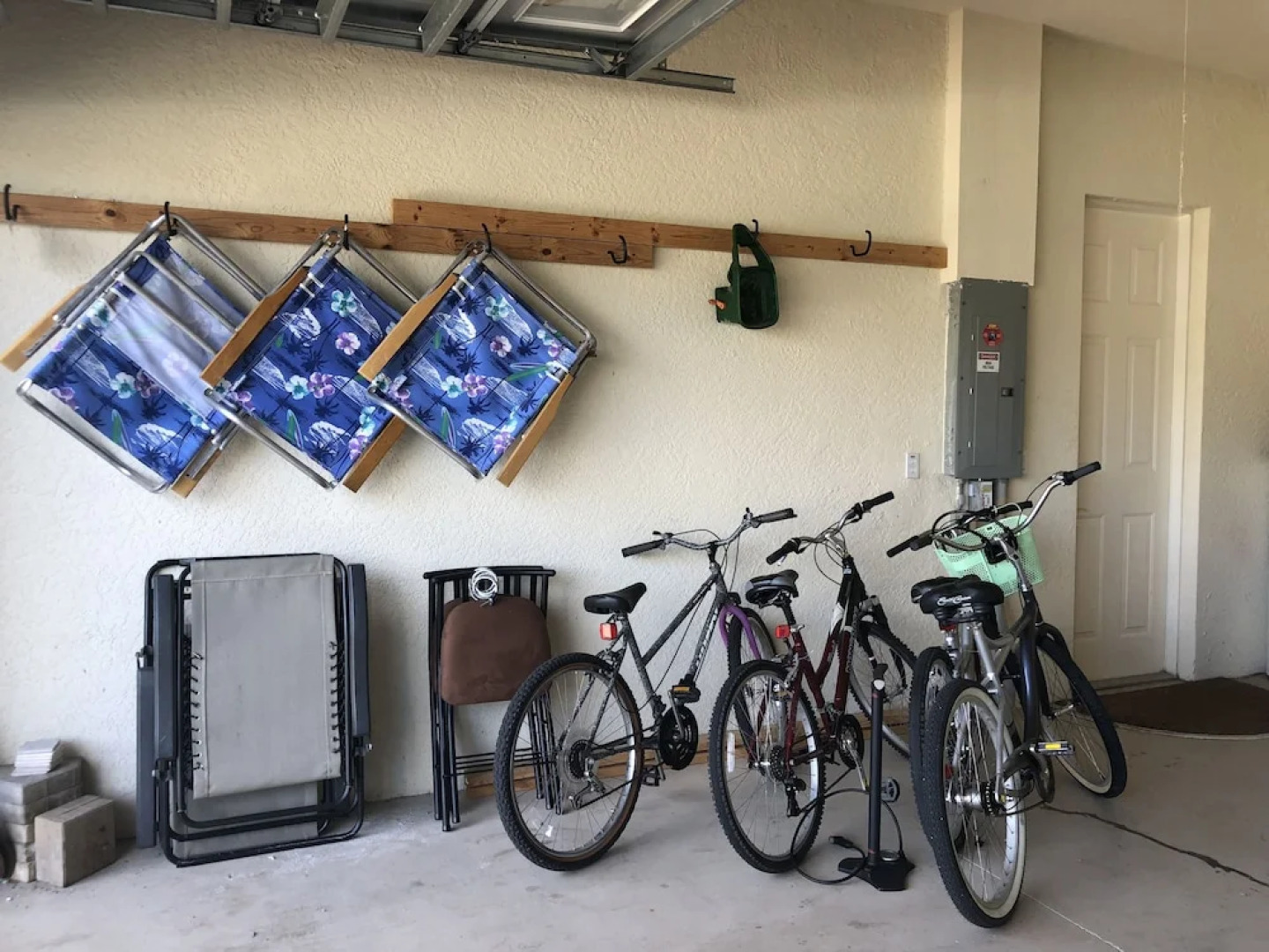 Naples vacation Rental, private pool, close to Vanderbilt Beach and De