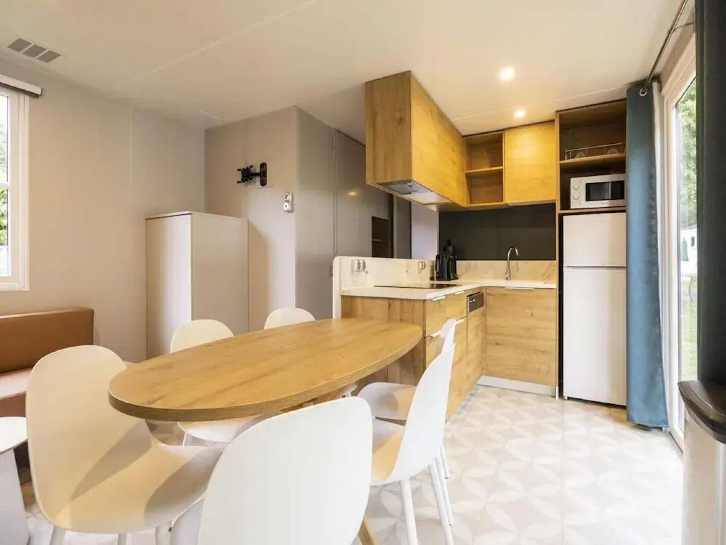 Peaceful Apartment With Pool