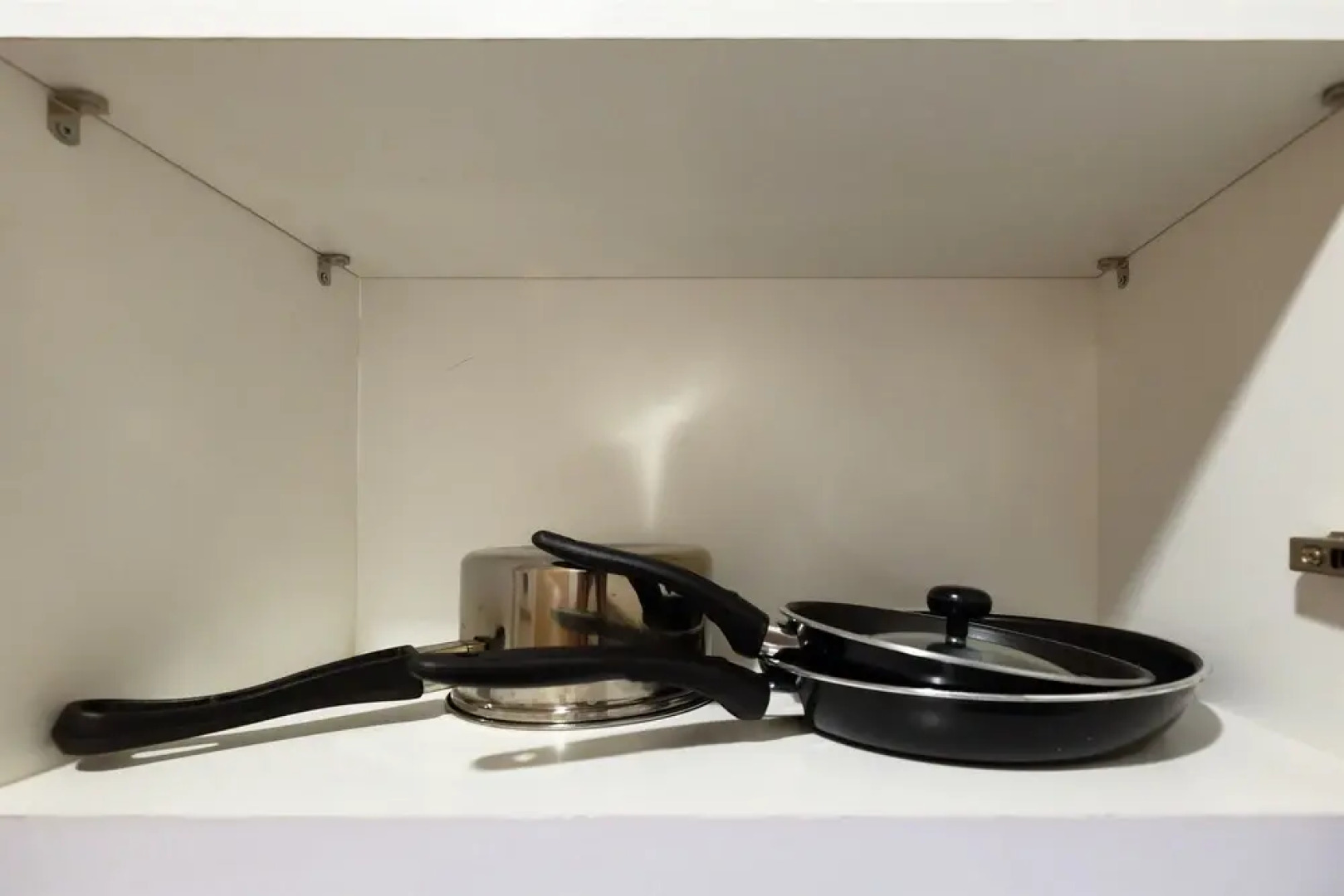 Homey Studio Room Tree Park Apartment near BSD City By Travelio