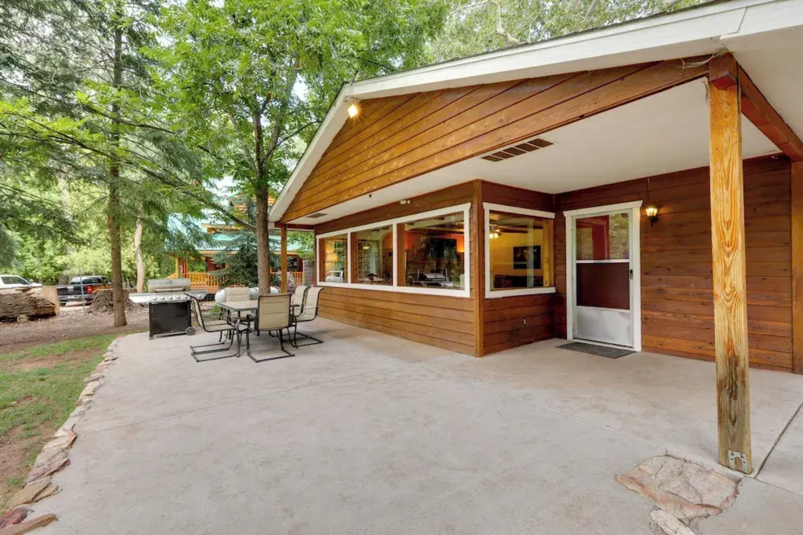 8 Mi to Fossil Springs Trailhead: Pine Retreat!