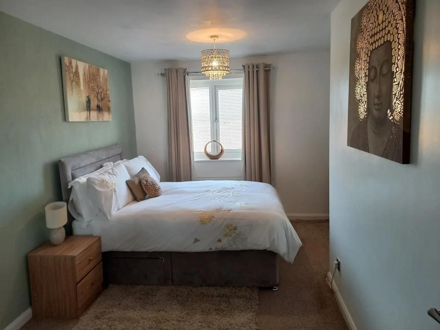 Charming Wentworth Lodge With Countryside Views