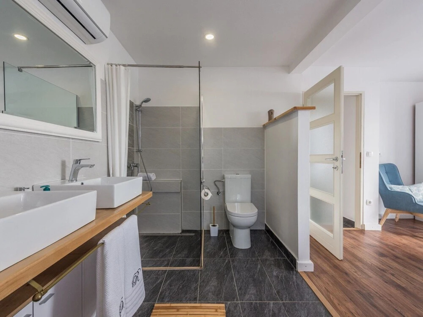 Beautiful Stone Villa With Private Infinity Pool and a Fascinating sea View