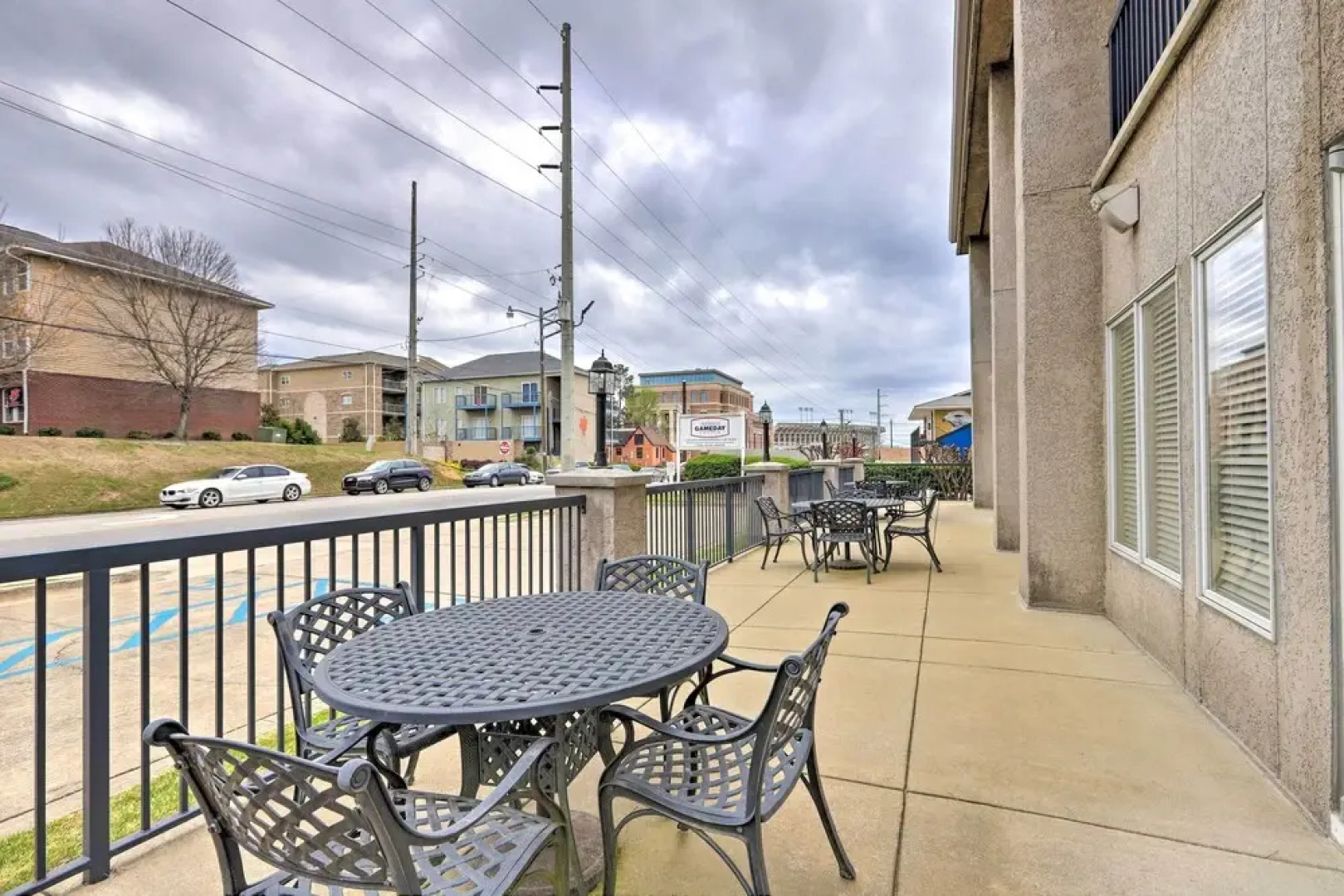 Auburn Gameday Center Studio: Walk to Arena!