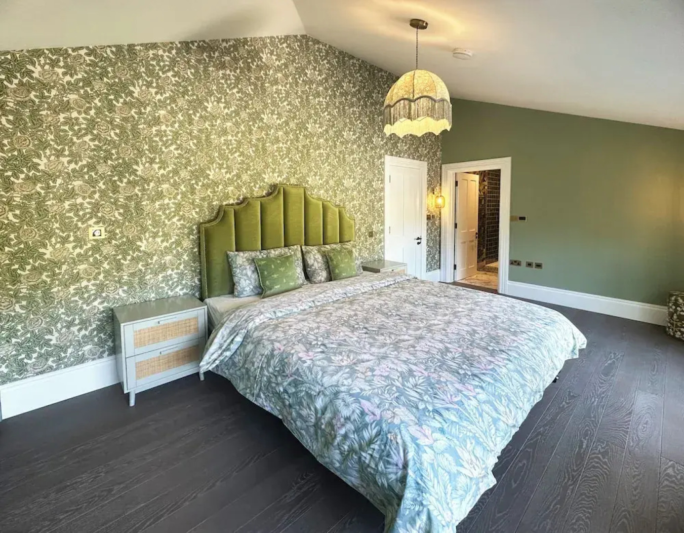 Thames Mansion - River View