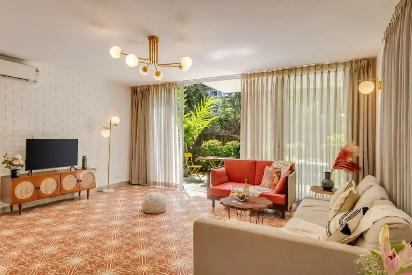 Stylish 2BR w Pool Near Candolim and Coco Beach