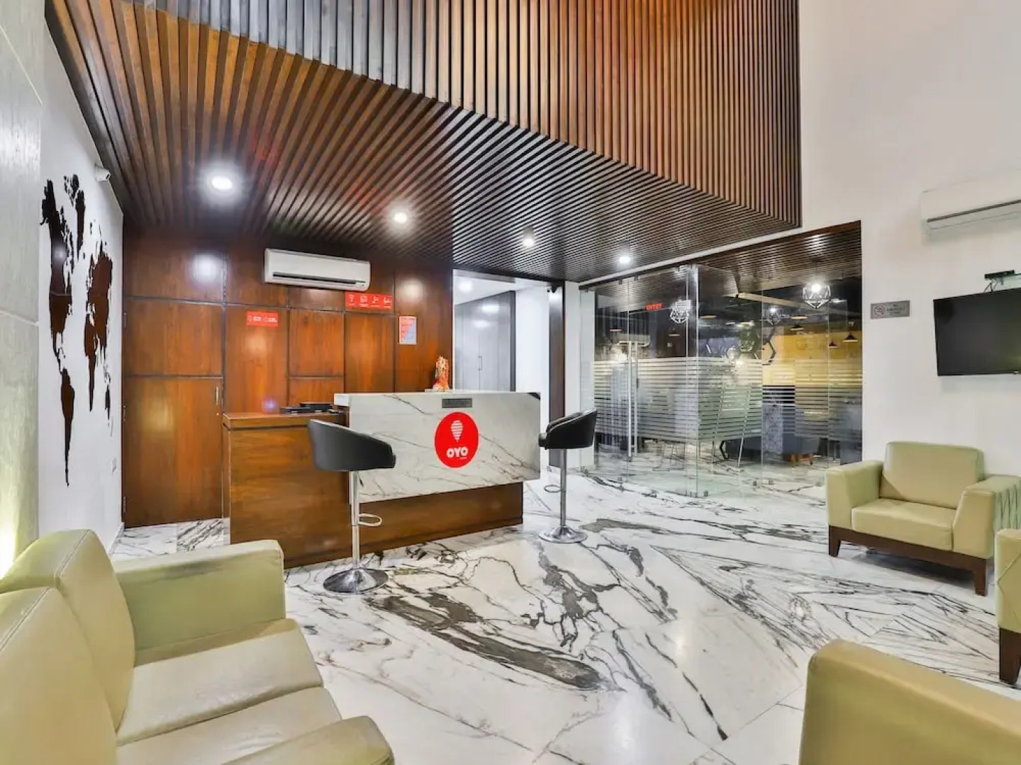 OYO 18585 Hotel Rajdhani