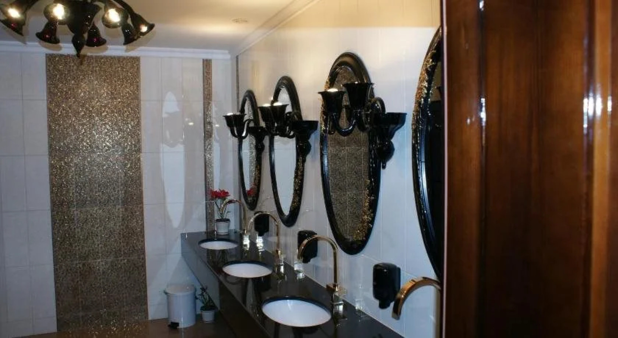 Guest Accommodation Atrium Gulin