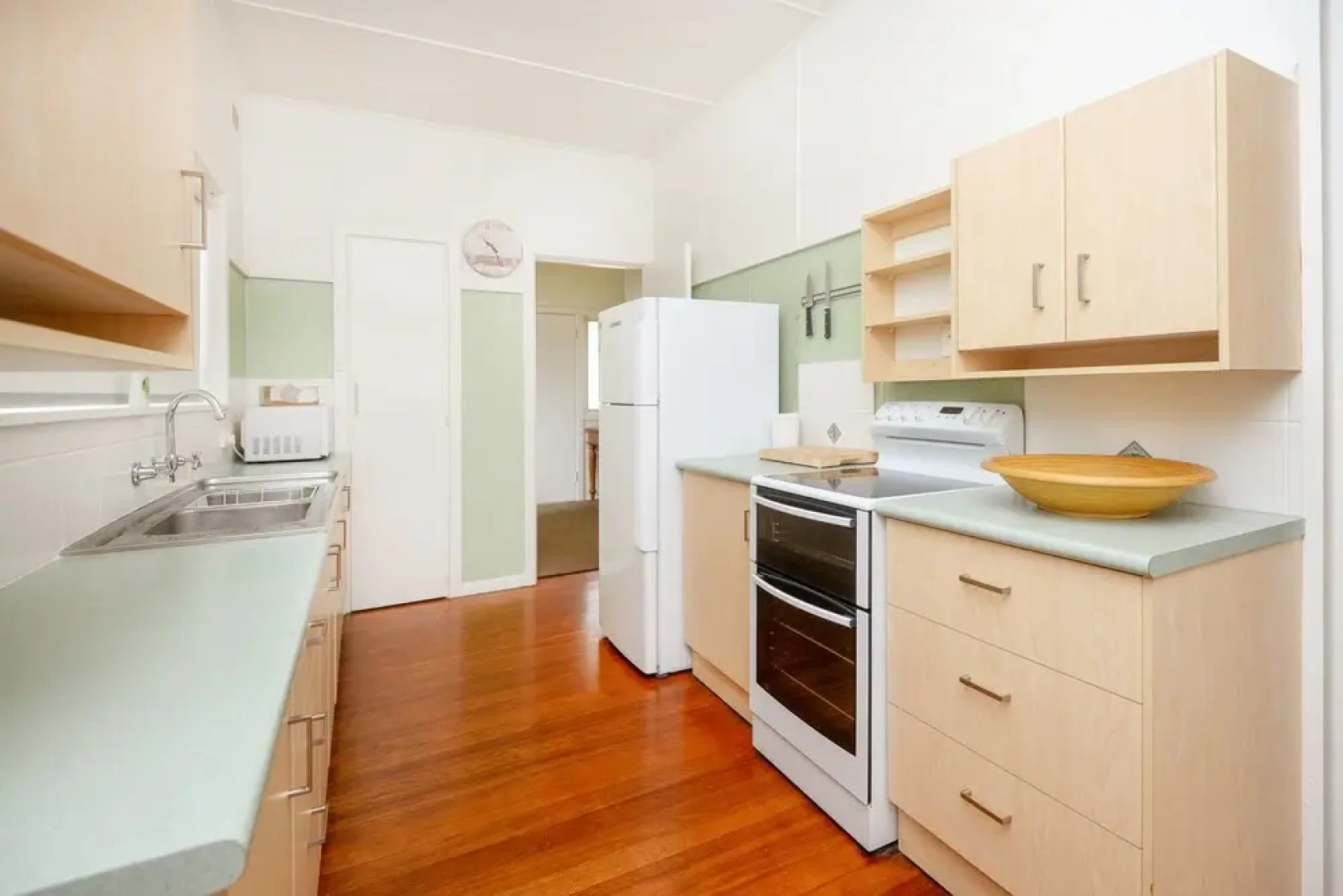 Stay on Seventh - Sawtell