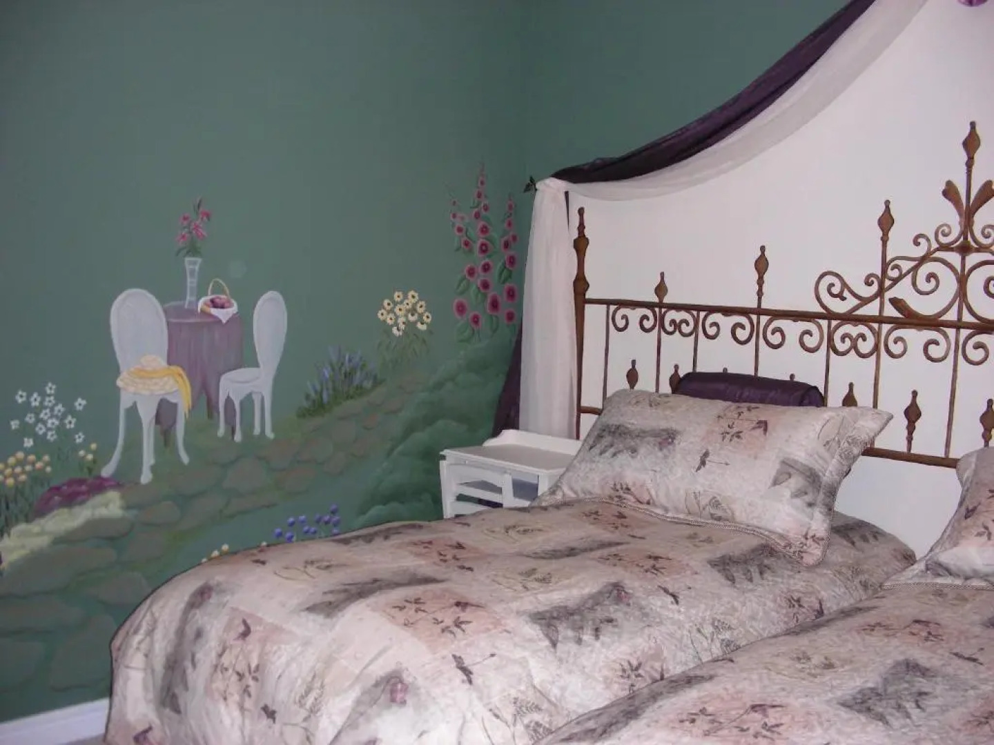 Golden Pathways Retreat and B&B