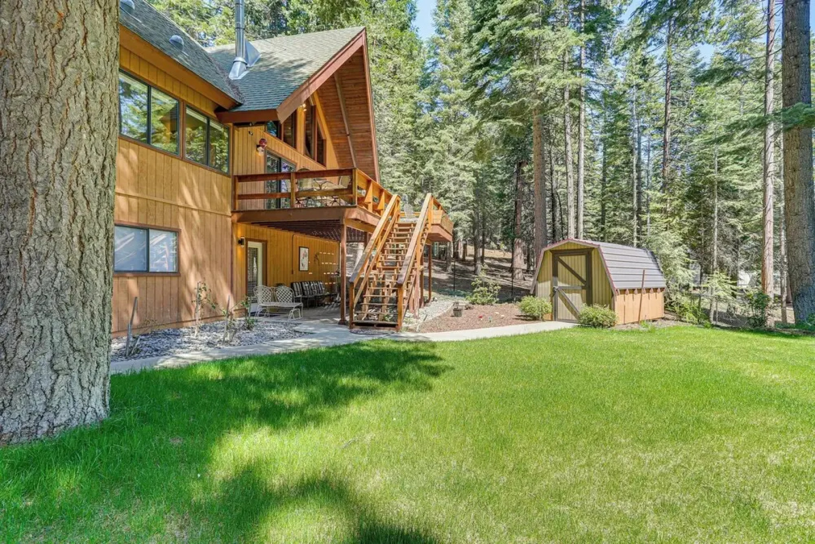 Spacious Retreat w/ Backyard: 1 Mi to Lake Almanor