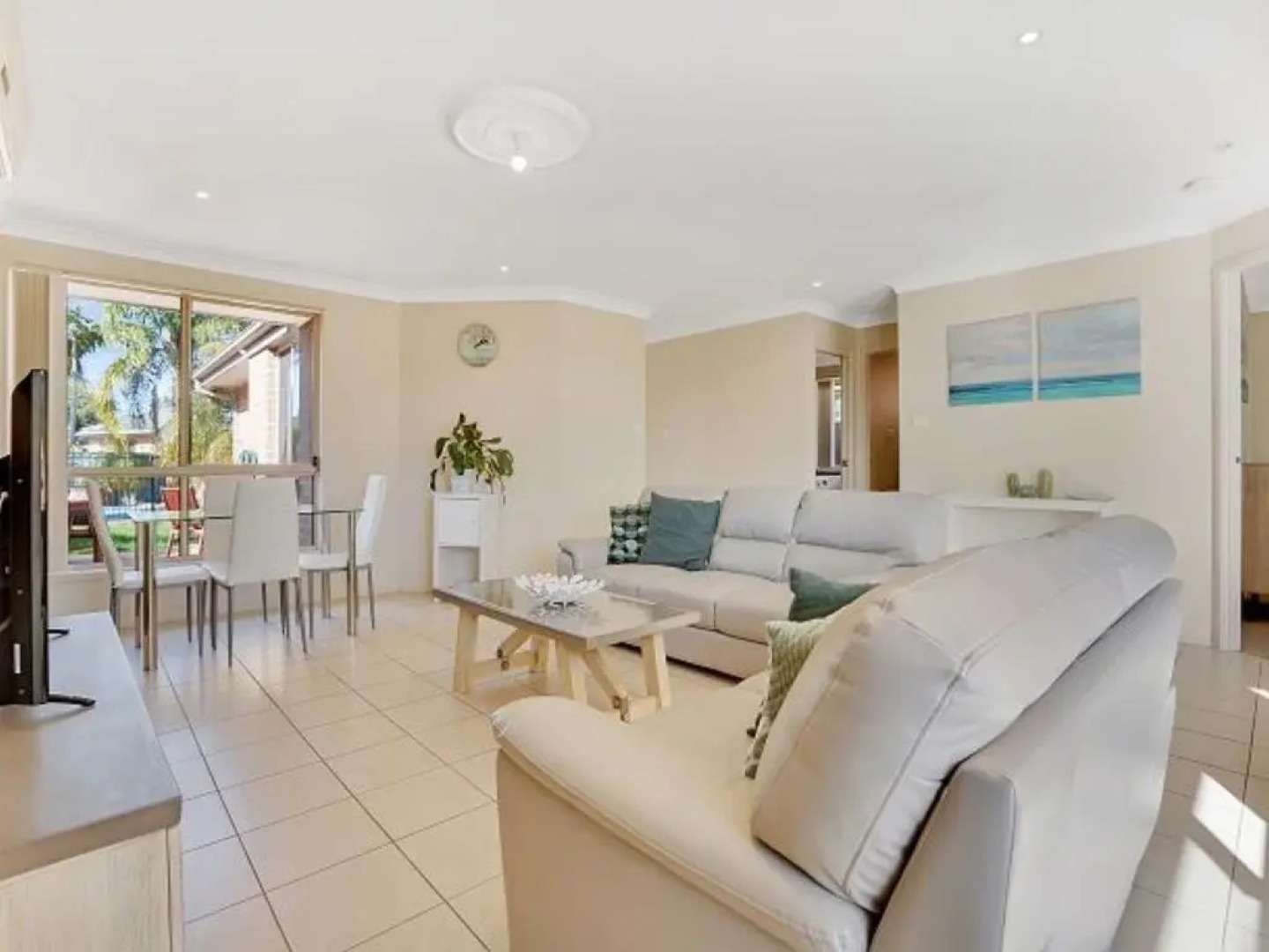 Pool Paradise in the Heart of Vincentia