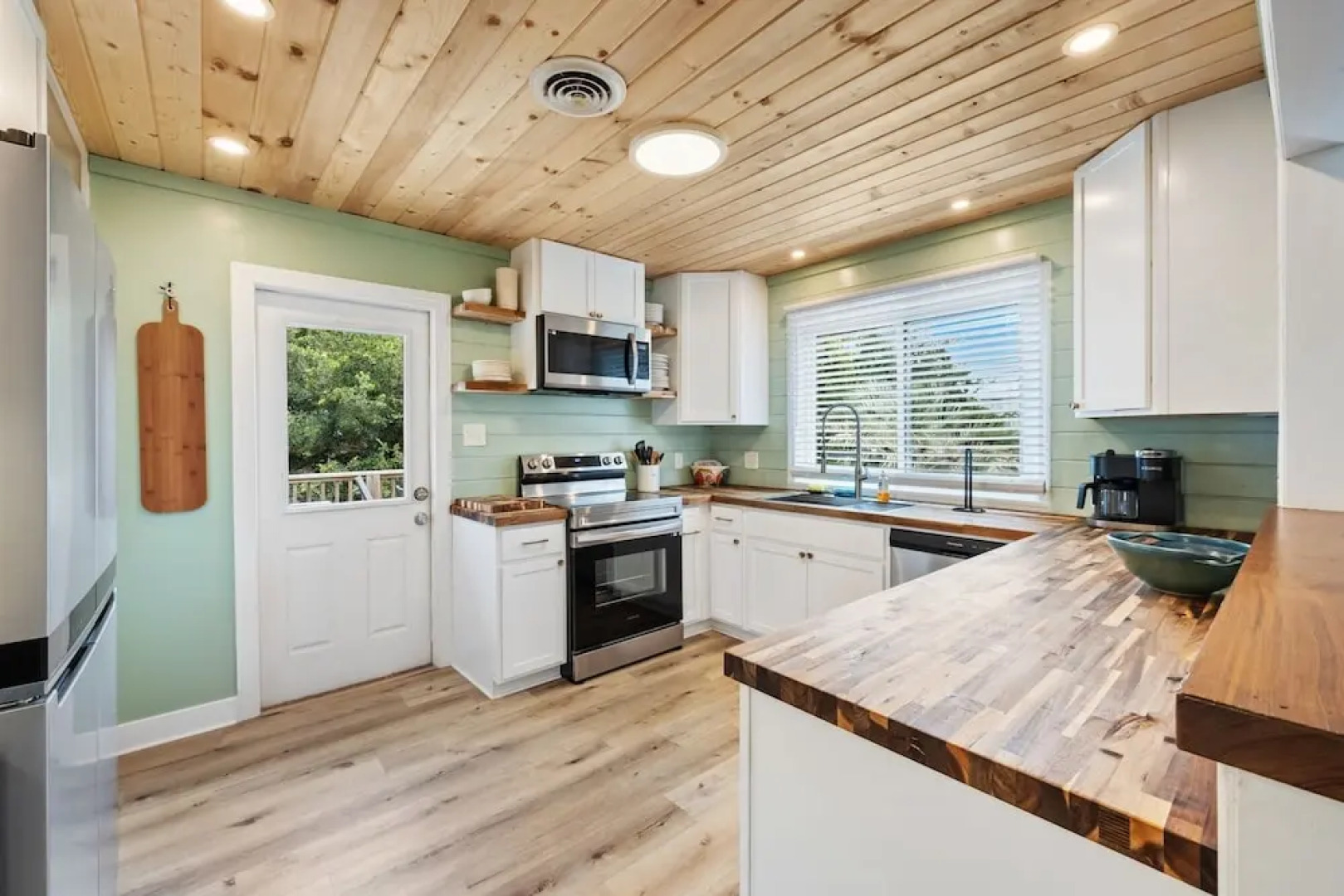 Spacious Second-row Home With Ocean Views In Debordieu, Pet Friendly! 7 Bedroom Home by Peace Vacations