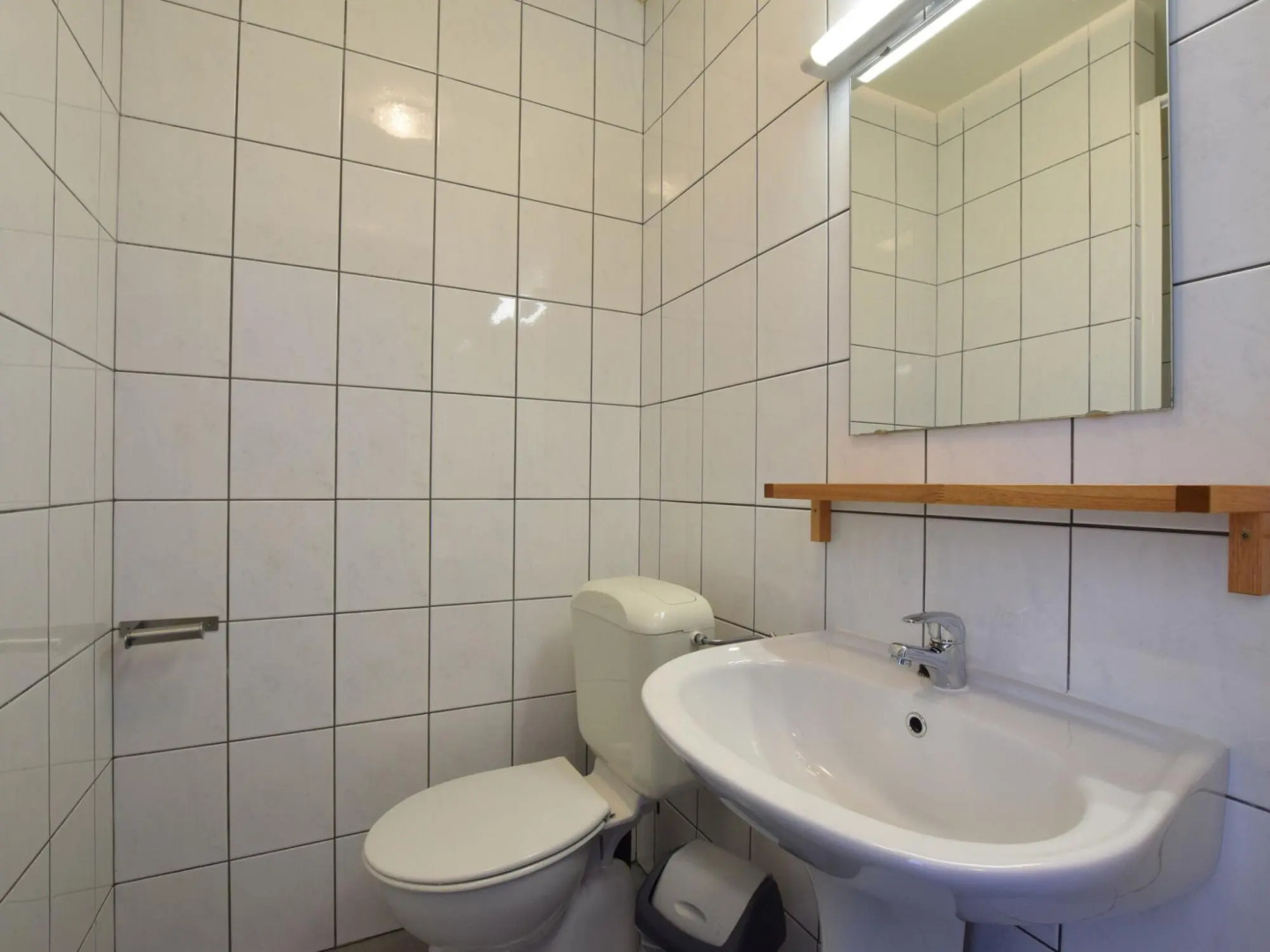 Pleasant Holiday Home with Sauna and Jacuzzi in Courtil