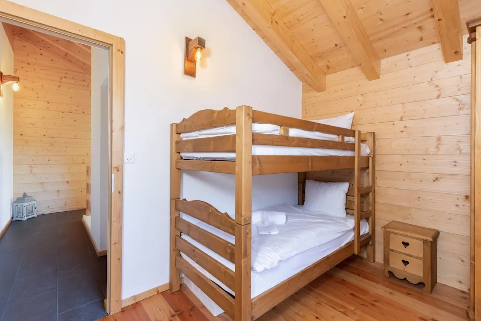 Chalet Le Cerf - NEW Build, Stylish Stay
