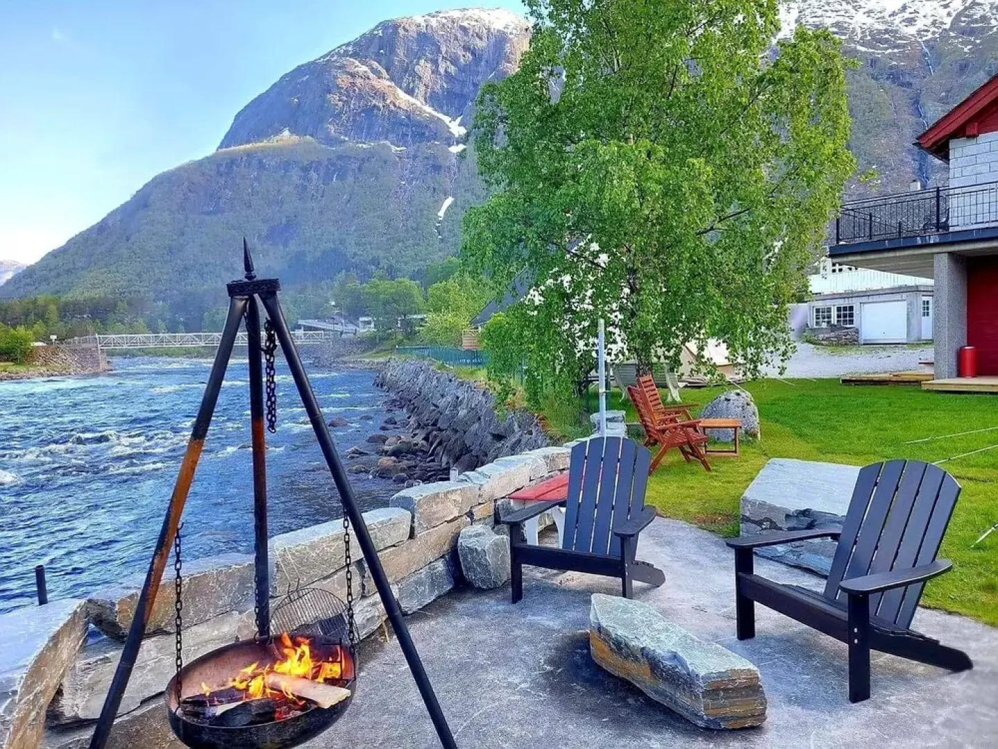 Eidfjord Riverside Apartments & Glamping
