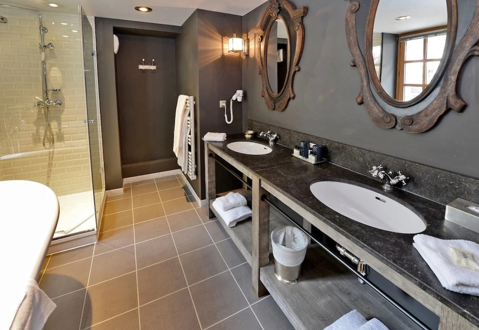 Les 5 Freres Maison de Famille