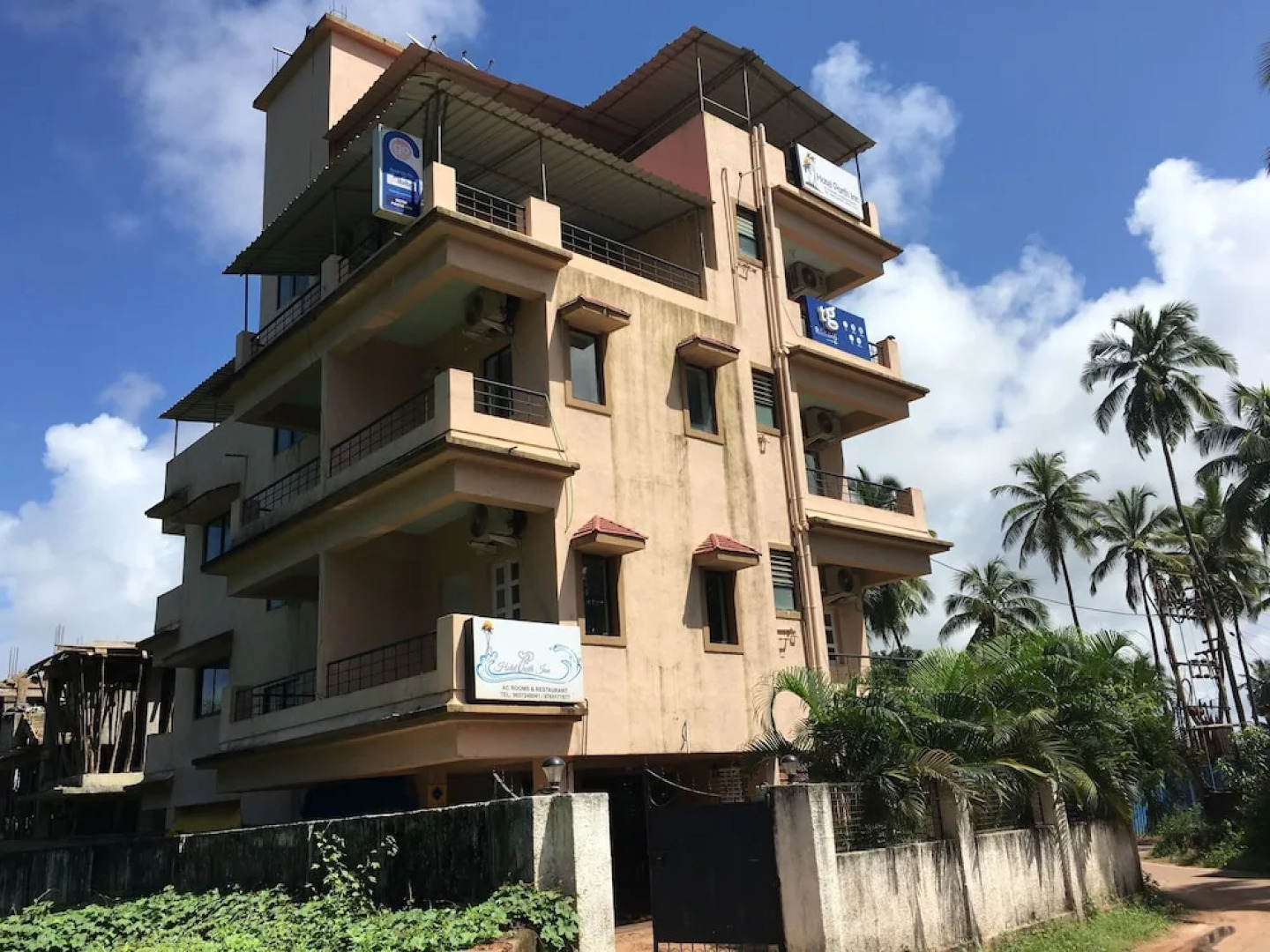 OYO 7001 StayOut Parth Inn