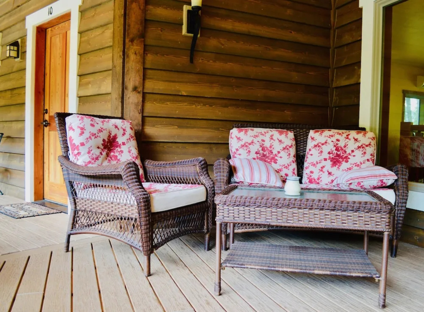 Glacier Guides Lodge