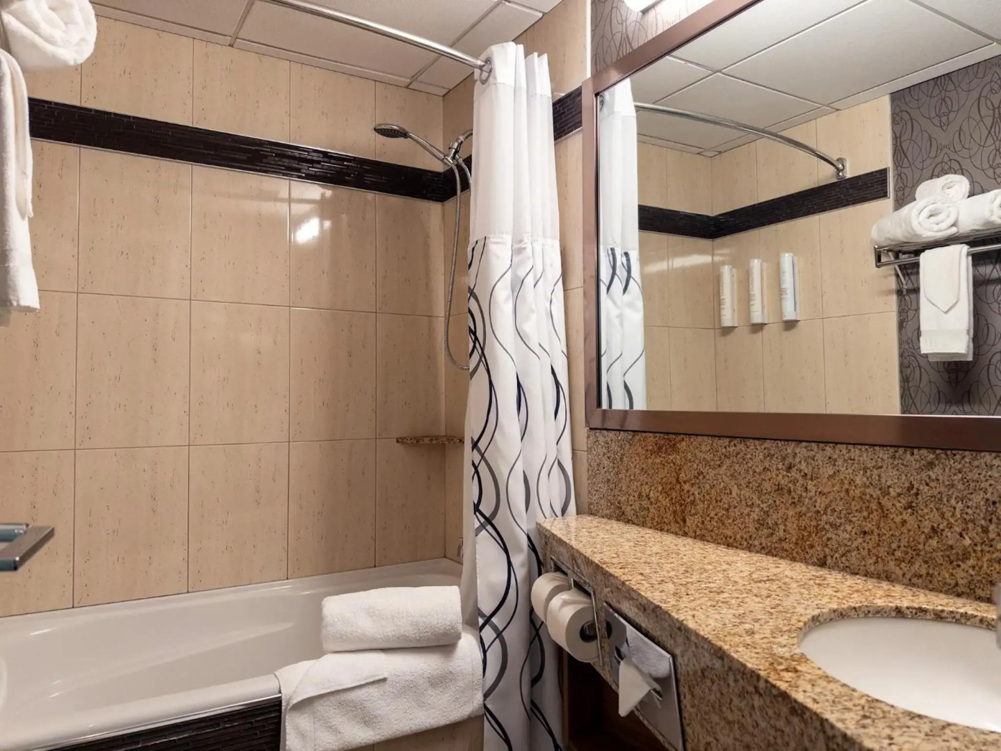 Carriage House Hotel & Conference Centre