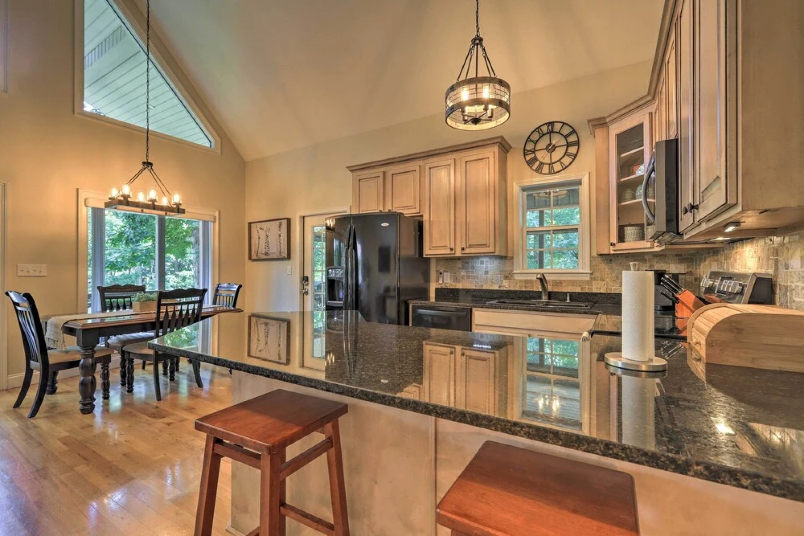 Waterfront Eatonton Escape w/ Private Hot Tub!